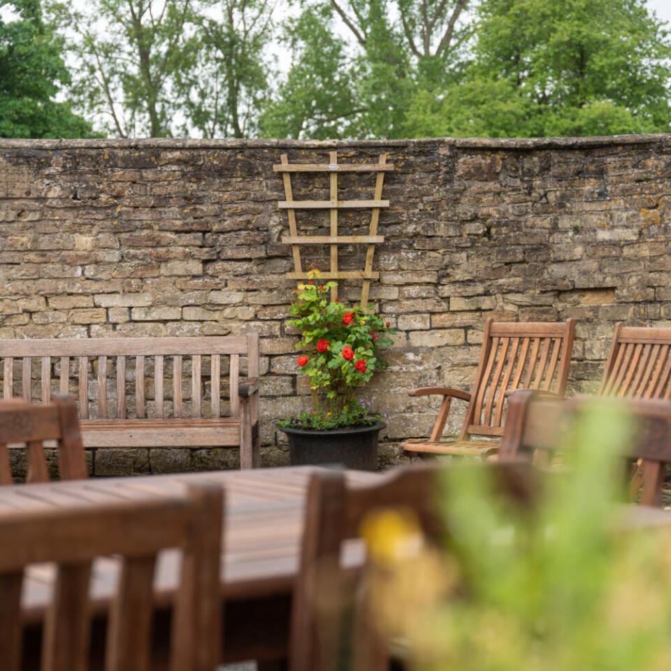 Hartham Park Outdoor Dining Drinking Cafe Aspect Ratio 1000 1000