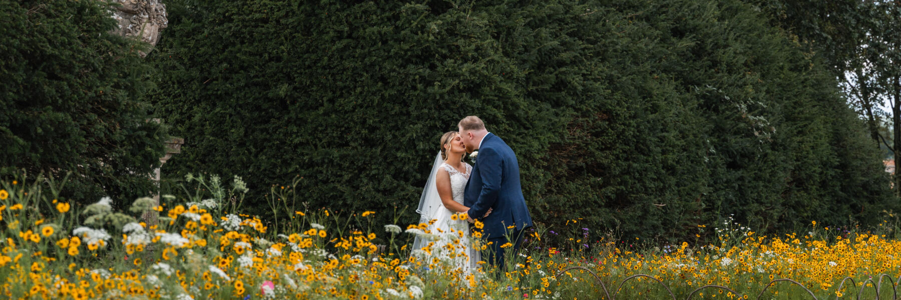 Hartham Summer Wedding Venue Wiltshire Bath Aspect Ratio 1800 600