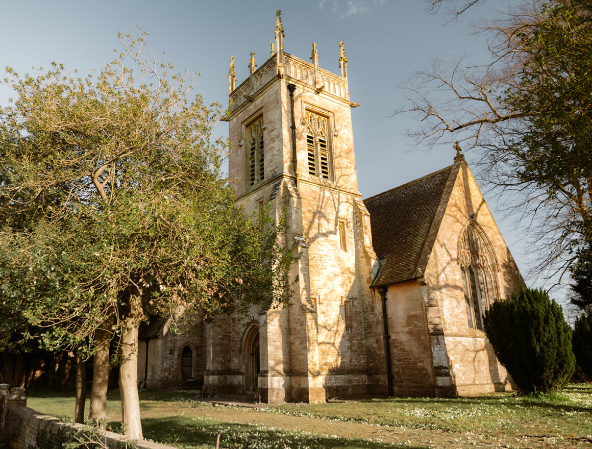 Wiltshire Wedding Venue With Church Aspect Ratio 1160 880