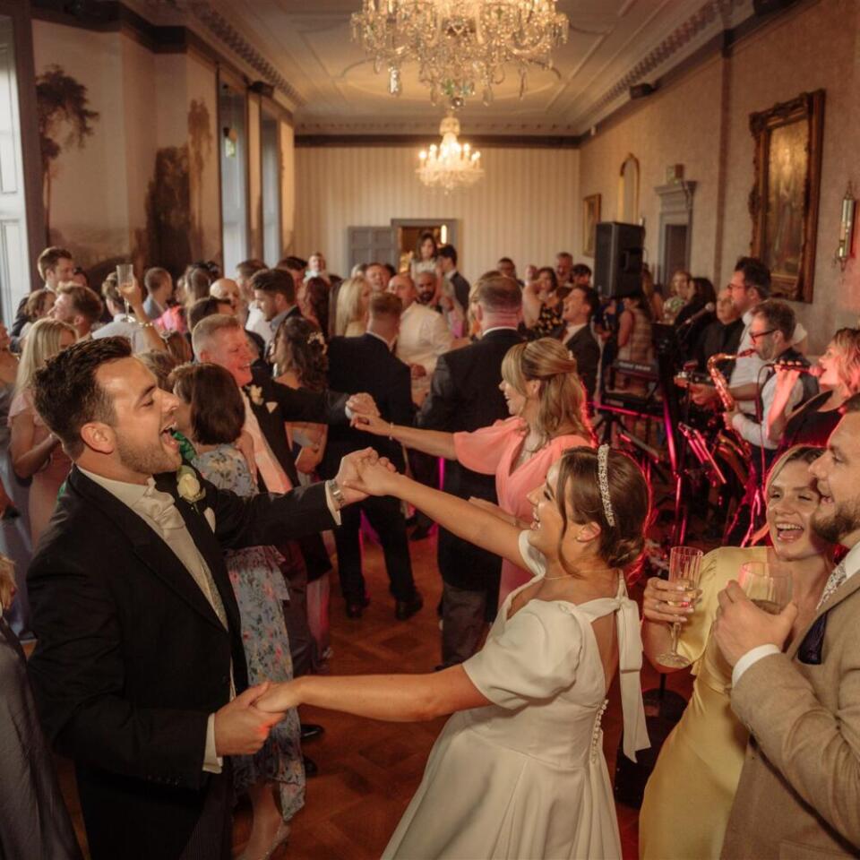 Georgiaandhugo Harthampark Photographybywearefound Harthamparkcorsham0008 Aspect Ratio 1000 1000