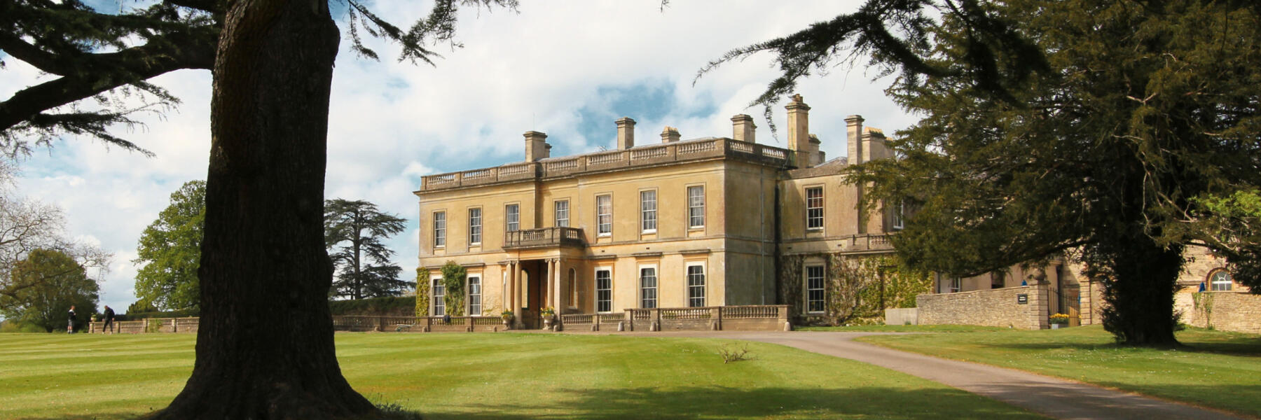 Hartham Park Historic Wedding Venue Wiltshire Aspect Ratio 1800 600